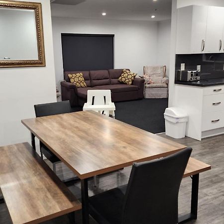 Oaktree Entire Holiday Home, Sleeps 8 To12 Rotorua Luaran gambar